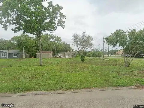 Leeder Ct, Lake Jackson, TX 77566