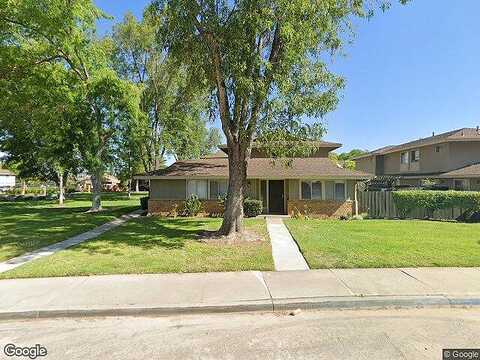 Gustavo St D, El Cajon, CA 92019