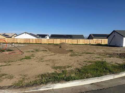 Ohio Place W, Porterville, CA 93257