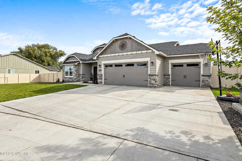 Cottonwood Loop Ave, Yakima, WA 98903