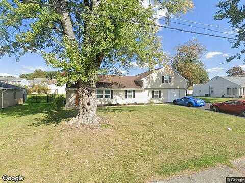 Florida Dr, New Kensington, PA 15068