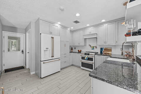 Hillwood, JACKSONVILLE, FL 32223