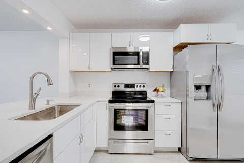 Via Poinciana, LAKE WORTH, FL 33467