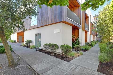 Ne Knott St #7, Portland, OR 97212