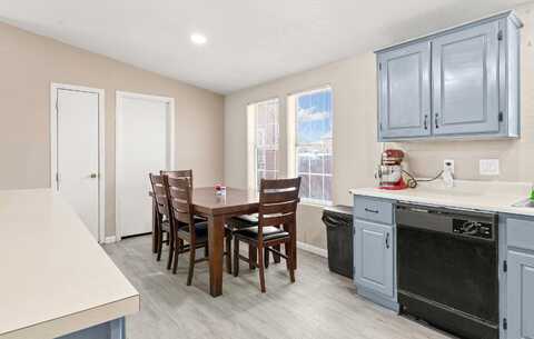 Saint James, ALBUQUERQUE, NM 87121