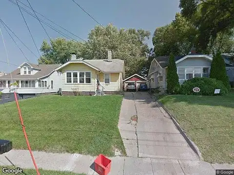 1St, NEWTON, IA 50208