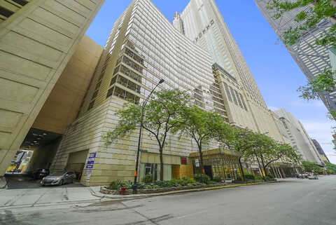 Delaware, CHICAGO, IL 60611