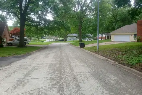 Oak Ridge, INDEPENDENCE, MO 64052