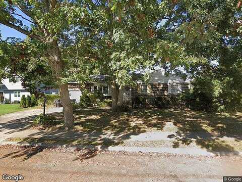 Dakota, BAY SHORE, NY 11706