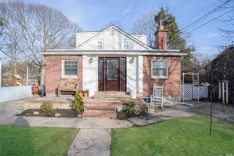 Julia Goldbach, RONKONKOMA, NY 11779