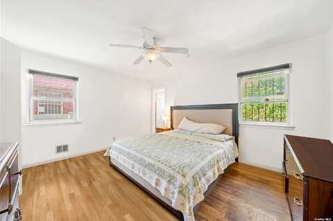 57Th, LITTLE NECK, NY 11362