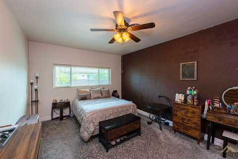Mannel, SHAFTER, CA 93263
