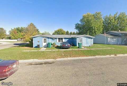 &Amp; 305 1St St Se, Gwinner, ND 58040