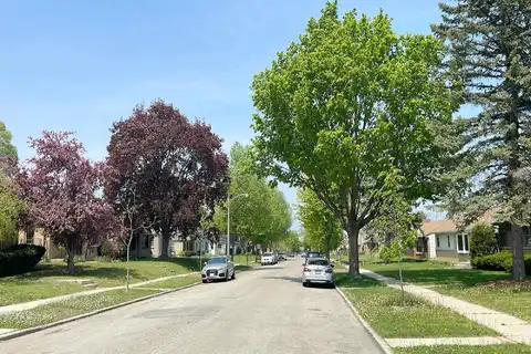 N 77Th St, MILWAUKEE, WI 53222
