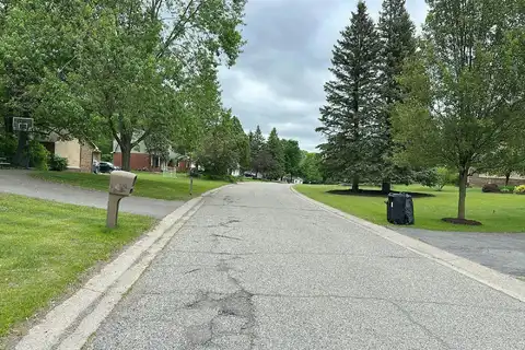 Bretton, HIGHLAND, MI 48356