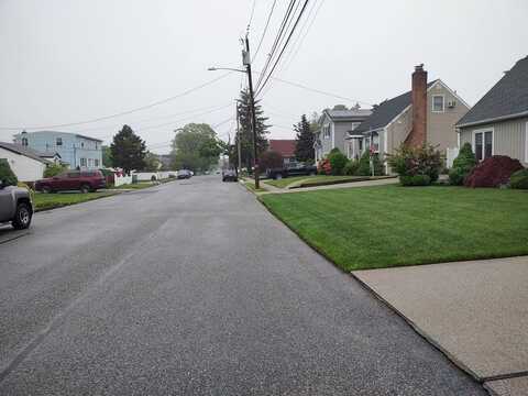 8Th, LINDENHURST, NY 11757