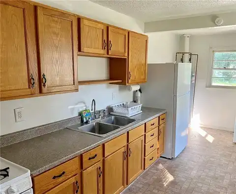 21St Street, NEWTON, IA 50208