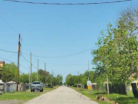 6Th, DICKINSON, TX 77539