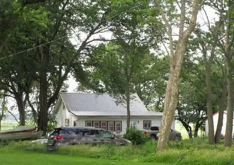 Island, HOLLANDALE, MN 56045