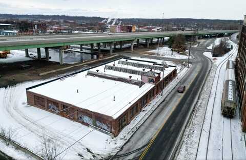 89 South St, Holyoke, MA 01040