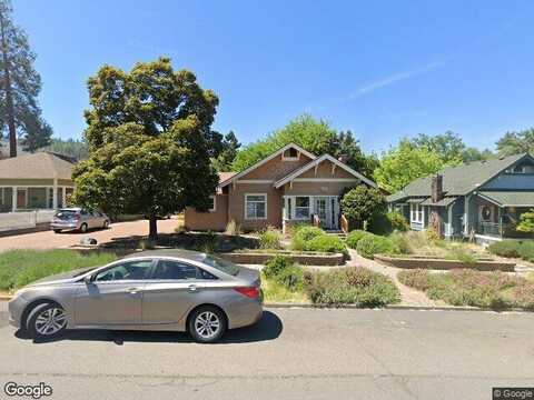 Oak, ASHLAND, OR 97520