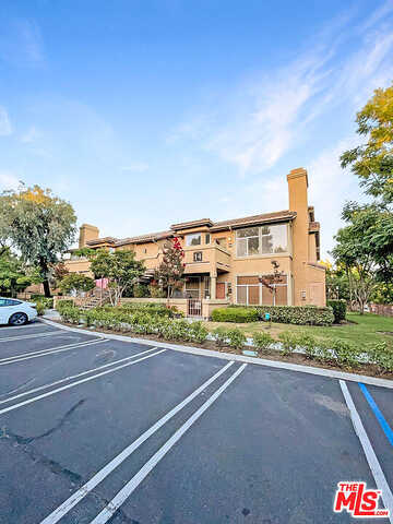 Rue De Valore, FOOTHILL RANCH, CA 92610