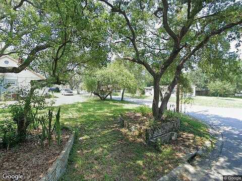 Summit St, Largo, FL 33770