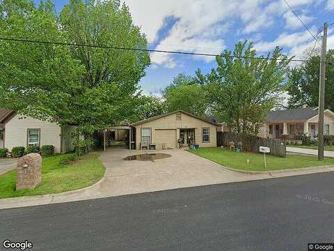 S Alamo St, Weatherford, TX 76086