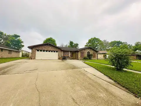 Chisholm, Beaumont, TX 77708