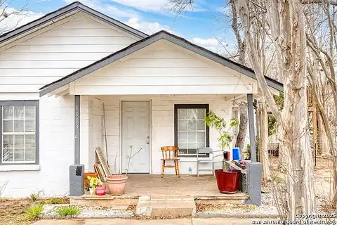 Standish, FLORESVILLE, TX 78114