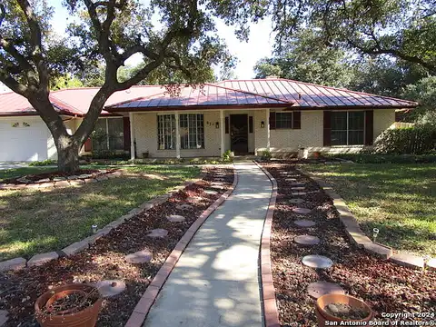 Crestway Dr, Windcrest, TX 78239
