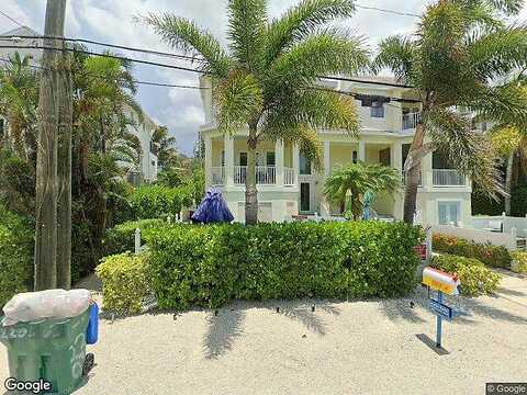 Avenue C, BRADENTON BEACH, FL 34217