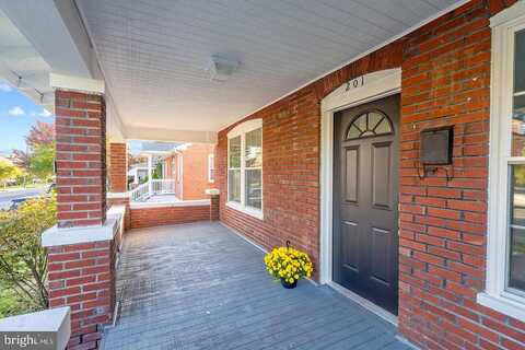 Parkway, WINCHESTER, VA 22601
