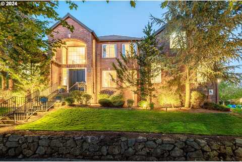 Catina, HAPPY VALLEY, OR 97086