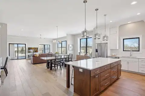 Shady Oak, HOPKINS, MN 55343