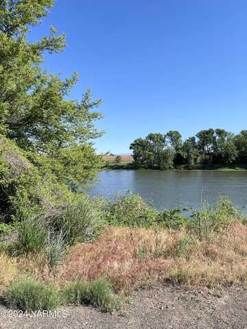 Byron, PROSSER, WA 99350