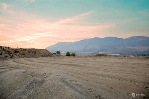 S Valiant Drive, East Wenatchee, WA 98802