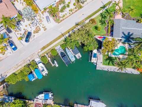 85Th, HOLMES BEACH, FL 34217