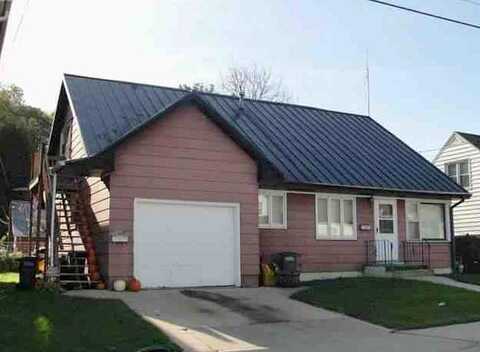 1/2 White St, Dubuque, IA 52001