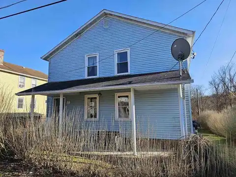 1St, CHESTNUT RIDGE, PA 15422