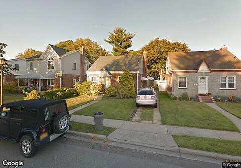 Sperry, NEW HYDE PARK, NY 11040