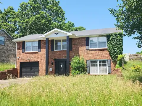 Margret, CLARKSVILLE, TN 37042