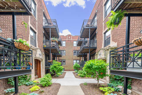 Grace, CHICAGO, IL 60613