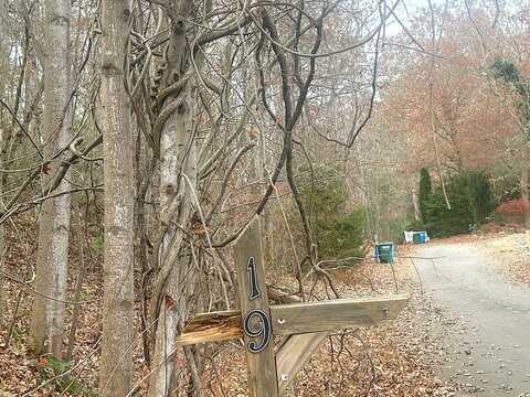 Robin, ASHEVILLE, NC 28806