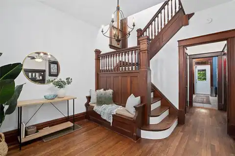 Connecticut, SAINT LOUIS, MO 63116