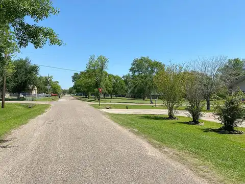 7Th, DANBURY, TX 77534