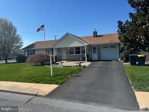 Cedar, NEW HOLLAND, PA 17557