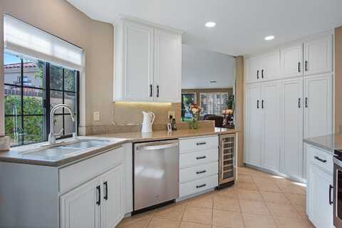 Favara, PALM DESERT, CA 92211