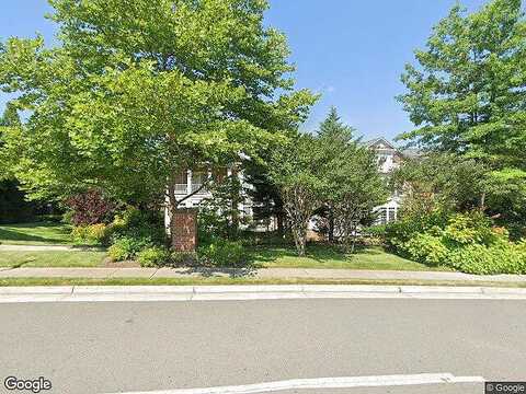 Olive Mae, FAIRFAX, VA 22031
