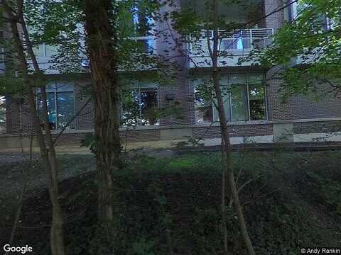 Broad, FALLS CHURCH, VA 22046